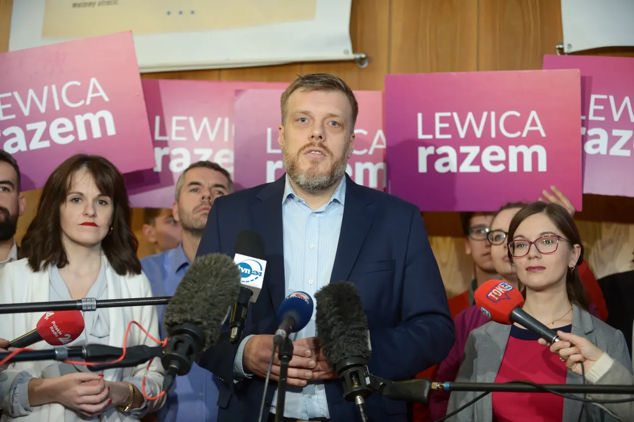 Zdjęcie Ile zarabia Adrian Zandberg? Zaskakujące fakty o jego pensji