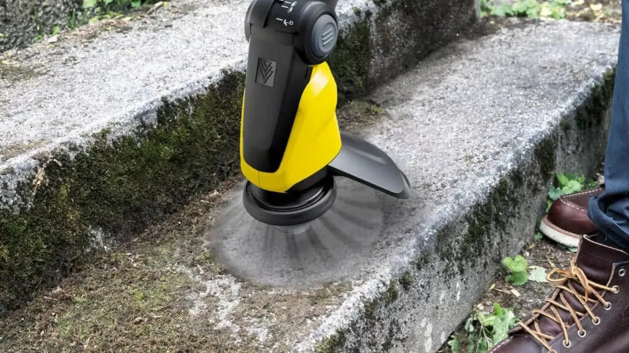 Zdjęcie Jak wyczyścić kostkę brukową z tynku bez jej uszkodzenia?