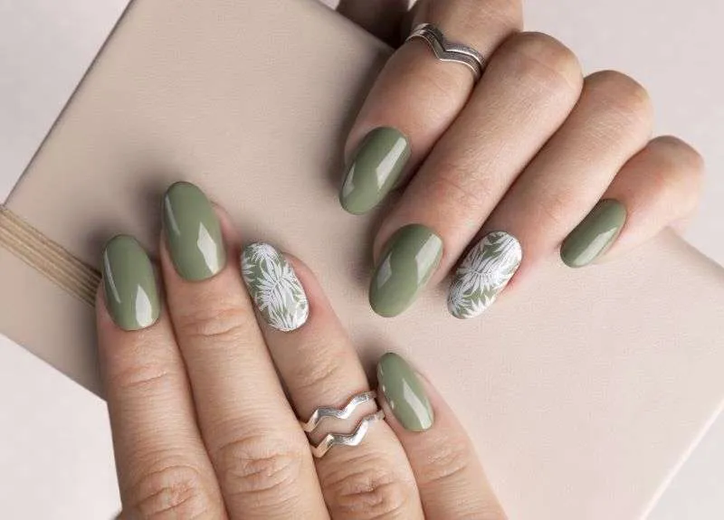 Zdjęcie Co potrzebne do manicure tytanowego? Kluczowe produkty i akcesoria do startu