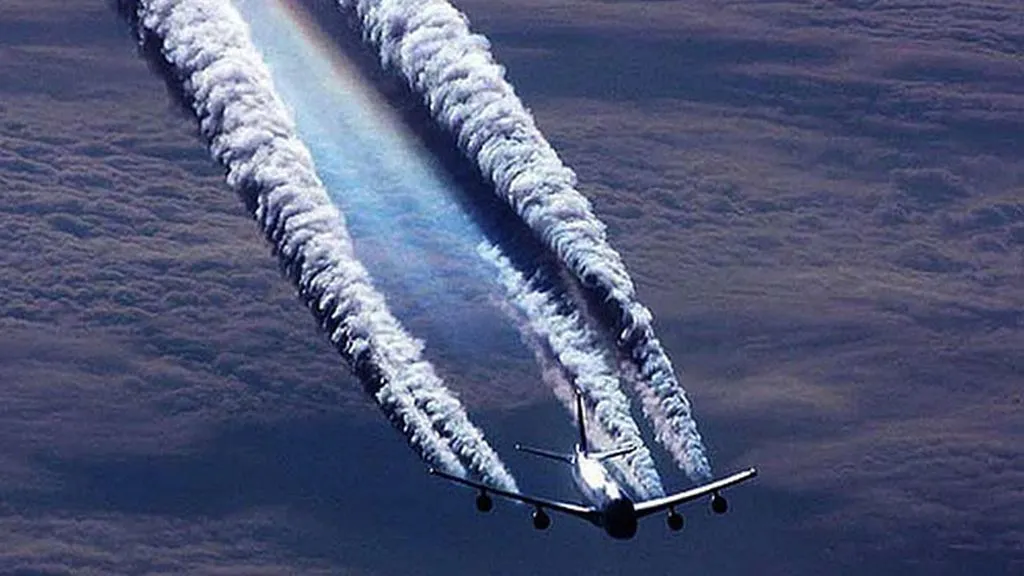 Zdjęcie Co to jest zjawisko chemtrails i dlaczego jest uważane za mit?