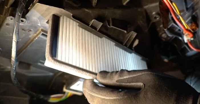 Zdjęcie Czy filtr kabinowy w Citroenie Berlingo powoli Cię truje? Zobaczmy