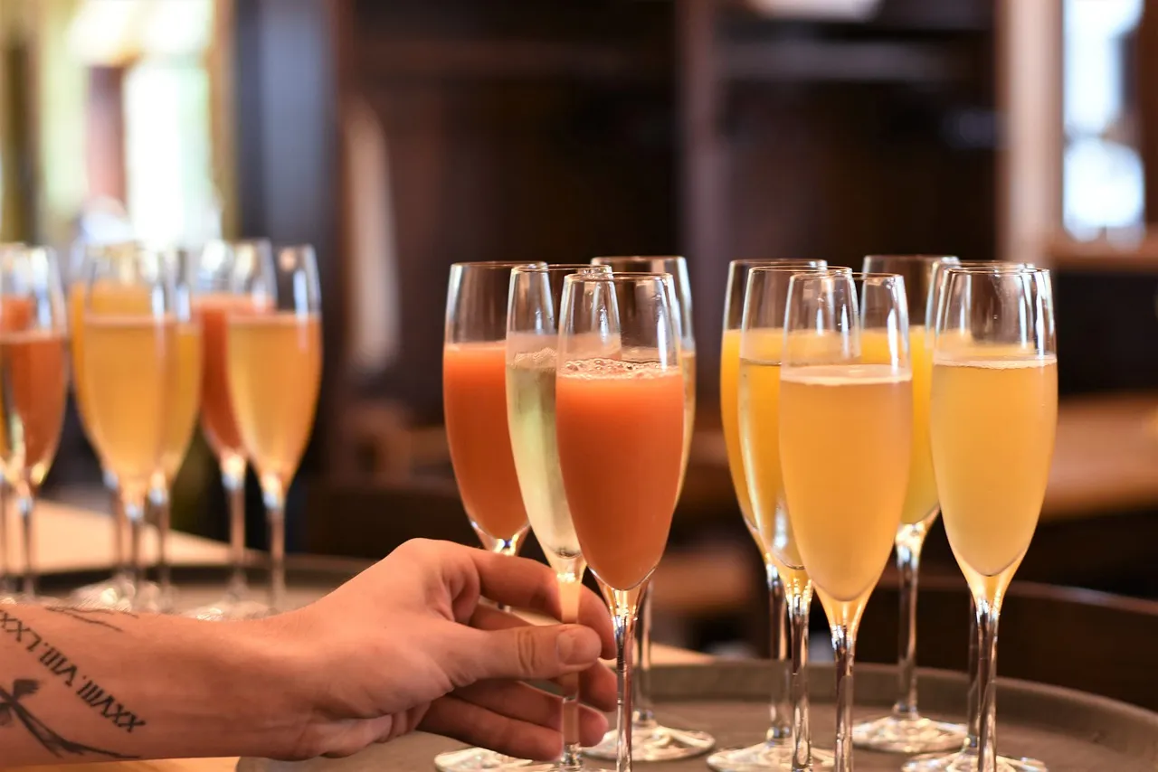 Zdjęcie Prosecco z czym drink - najlepsze połączenia i przepisy na koktajle