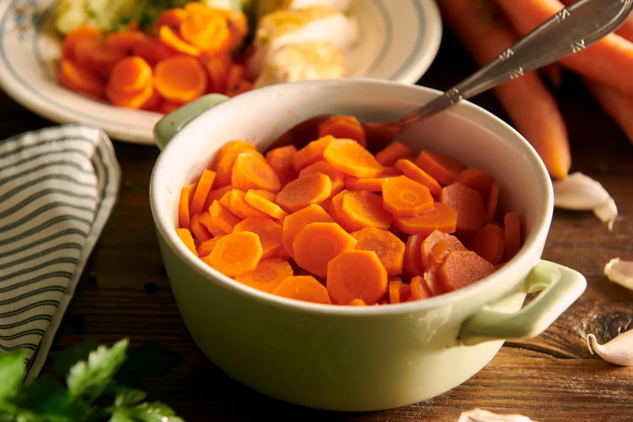 Zdjęcie Ile gotować marchewkę na sałatkę, aby była idealnie chrupiąca?