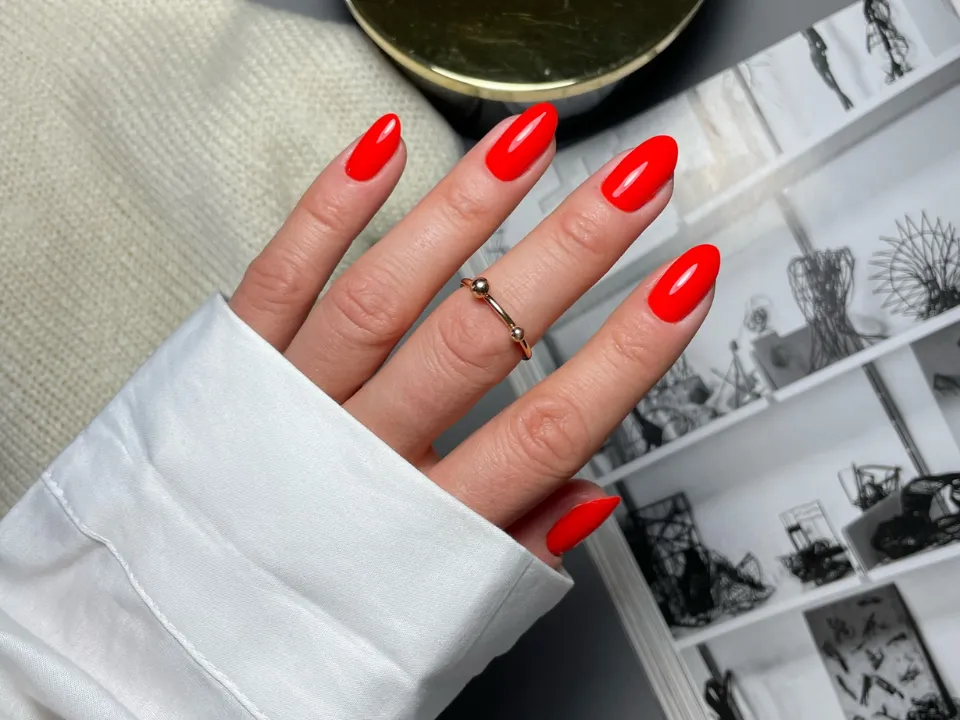 Zdjęcie Ile trwa manicure hybrydowy? Poznaj czas zabiegu i kluczowe czynniki wpływające.