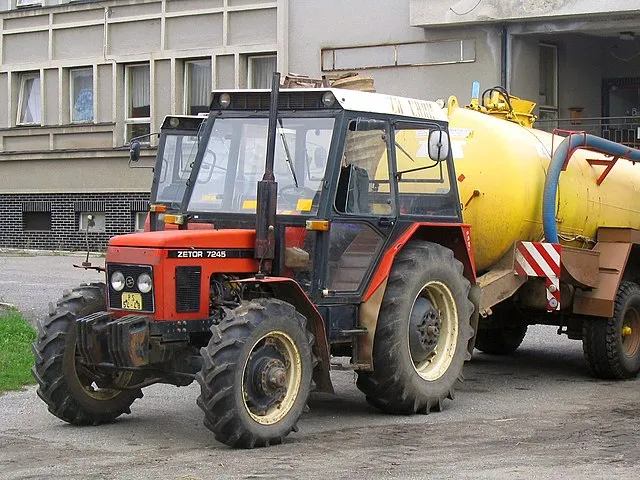 Zdjęcie Zetor 7211 ile ma koni? Wszystko o mocy, silniku i osiągach traktora