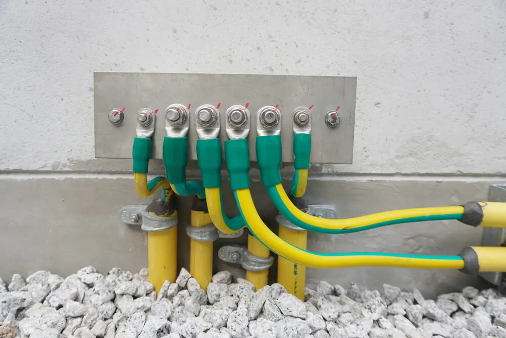 Zdjęcie Co to uziemienie i dlaczego jest kluczowe dla bezpieczeństwa elektrycznego