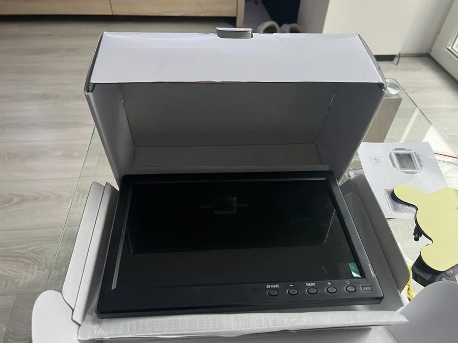 Zdjęcie Jak podłączyć TFT color monitor do kamery cofania - proste kroki