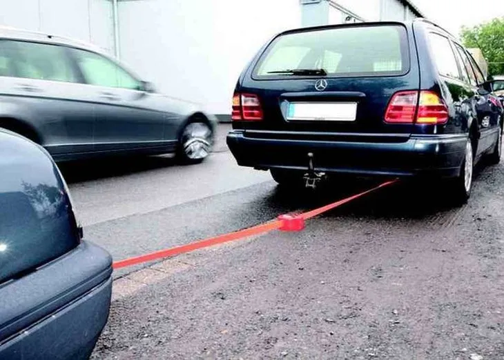 Zdjęcie Czy holowanie auta jest dozwolone? Sprawdź ważne przepisy i zasady