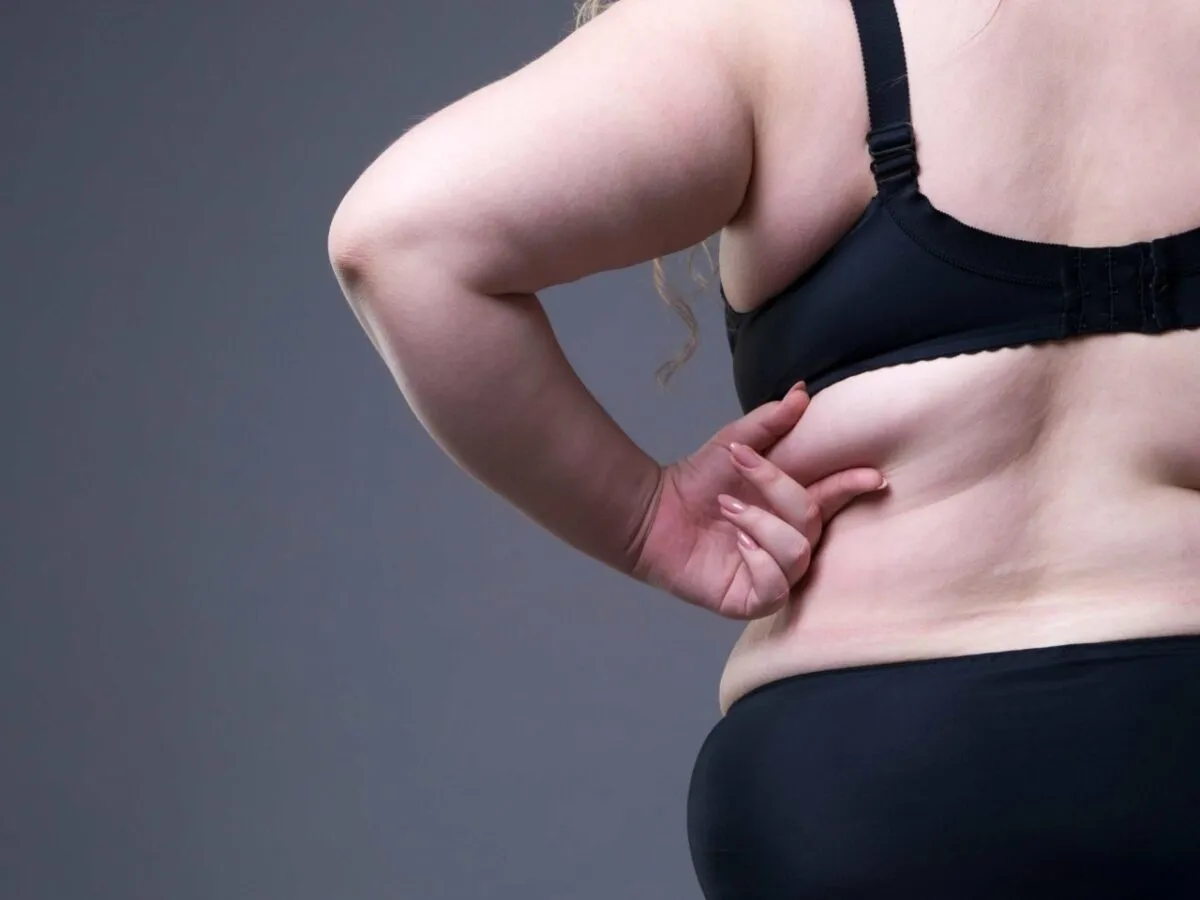 Zdjęcie Skuteczne metody na pozbycie się tłuszczu z pleców i ujędrnienie skóry