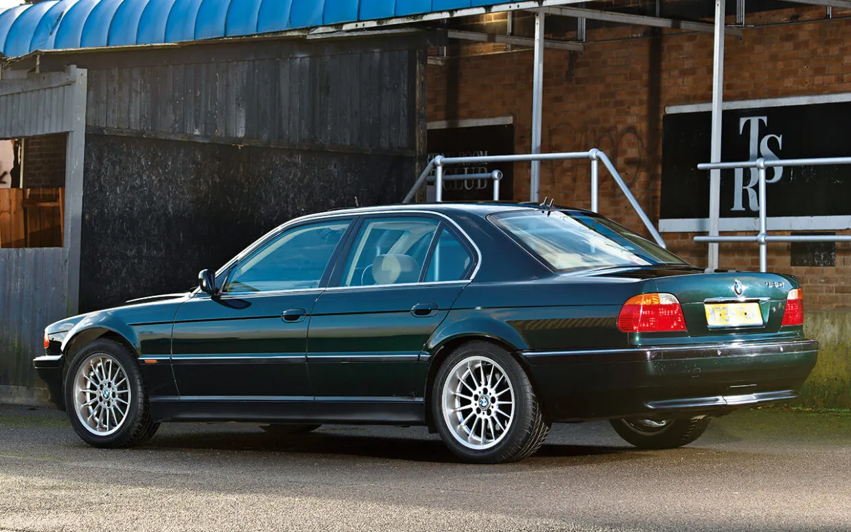 Zdjęcie BMW Seria 7 E38 – ikona komfortu i technologii, którą warto znać