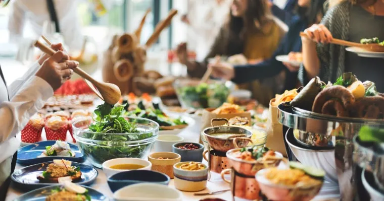 Zdjęcie Catering: ile za osobę? Oszacuj koszt i uniknij ukrytych opłat!