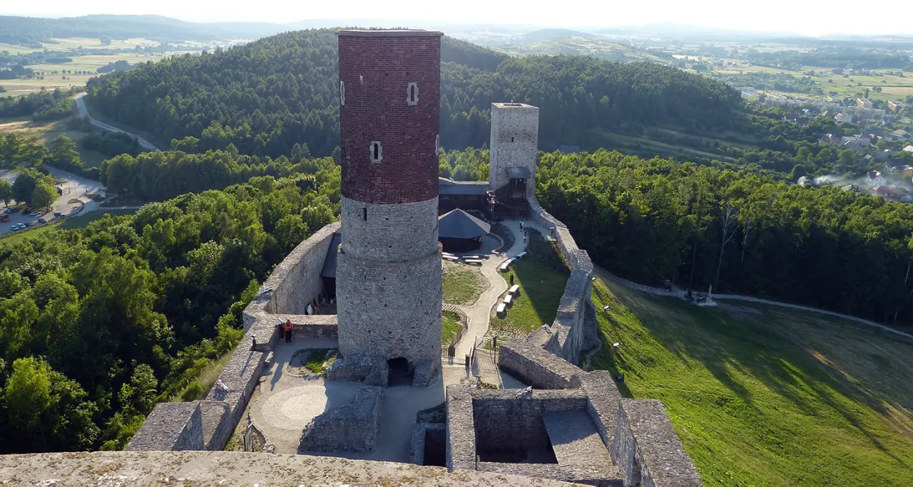 Zdjęcie Co zwiedzać w górach świętokrzyskich? Odkryj ukryte skarby regionu