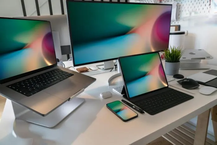 Zdjęcie Czy laptop może służyć jako monitor? Odkryj rzadkie możliwości i porady