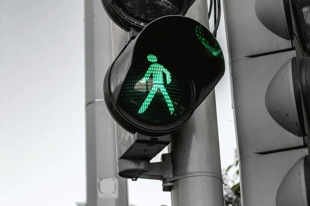 Zdjęcie Światła dla pieszych: Jak działają i zwiększają bezpieczeństwo
