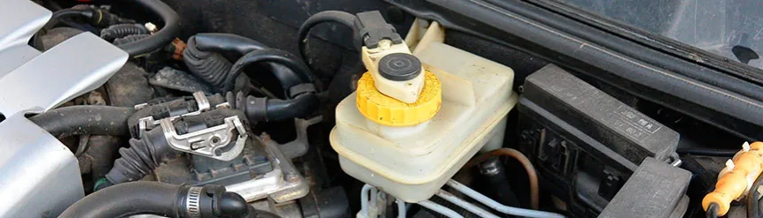 Zdjęcie A qué nivel debe estar el líquido de frenos para garantizar tu seguridad