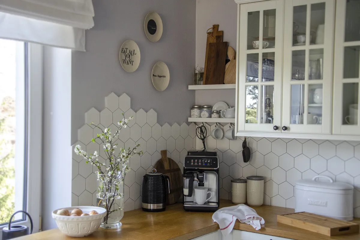 Zdjęcie Co na ścianę w kuchni? Inspiracje i praktyczne rozwiązania!