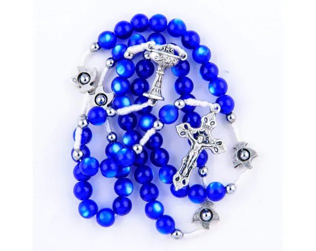 Zdjęcie R&oacute;żaniec na Komunię dla chłopca: jaki kolor wybrać? Poradnik