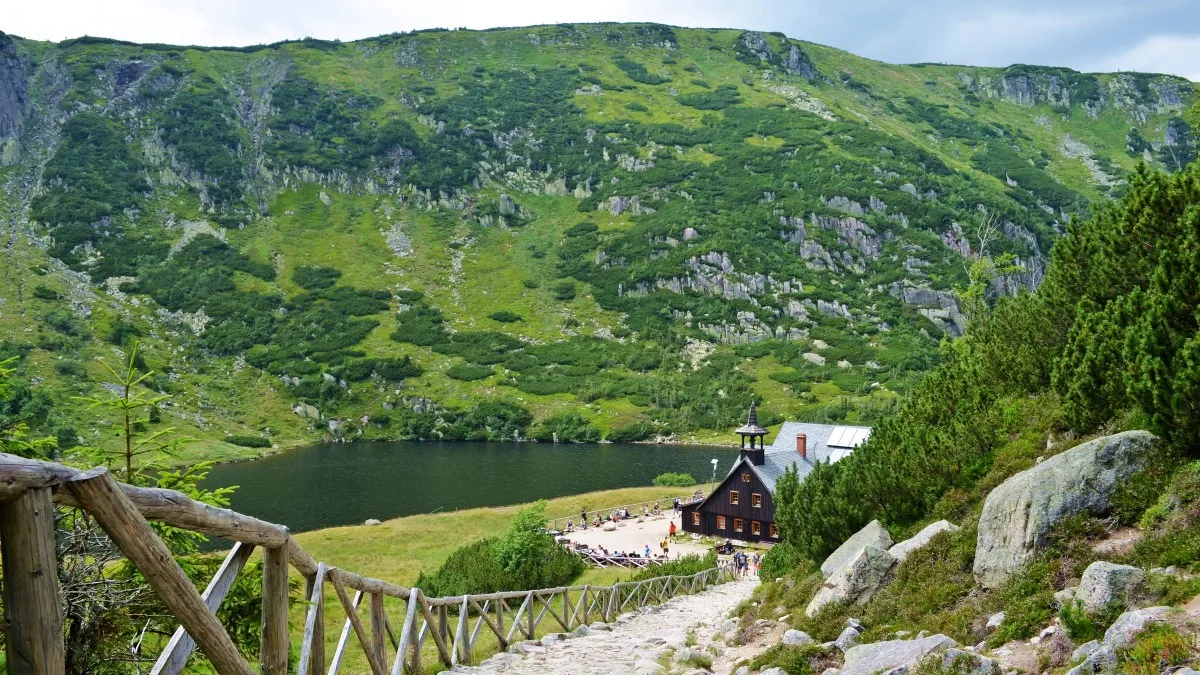 Zdjęcie Ile kosztuje nocleg w schronisku? Sprawdź ceny i oszczędzaj