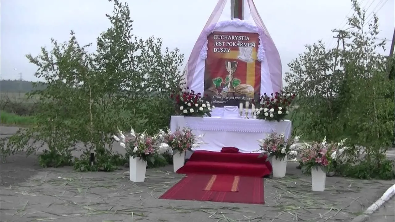 Zdjęcie Jak samodzielnie zrobić piękne ołtarze na Boże Ciało – proste kroki i inspiracje