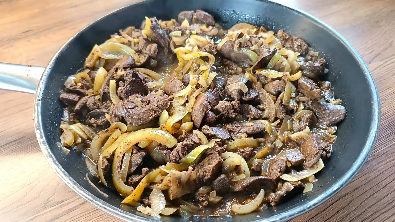 Zdjęcie Jak ugotować wątróbkę drobiową, aby była delikatna i smaczna