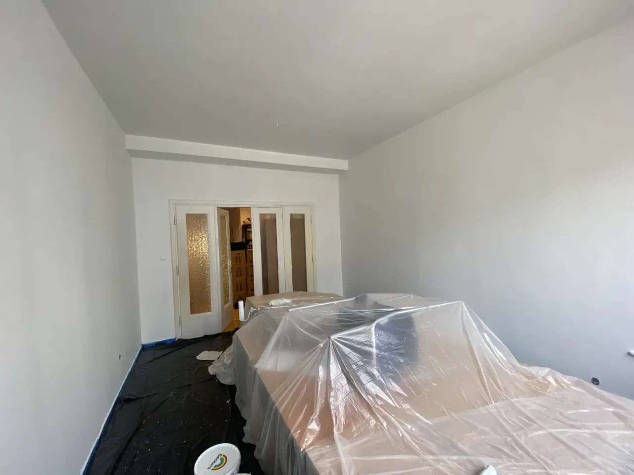 Zdjęcie Jak pomalować ścianę: uniknij najczęstszych błędów i oszczędzaj czas