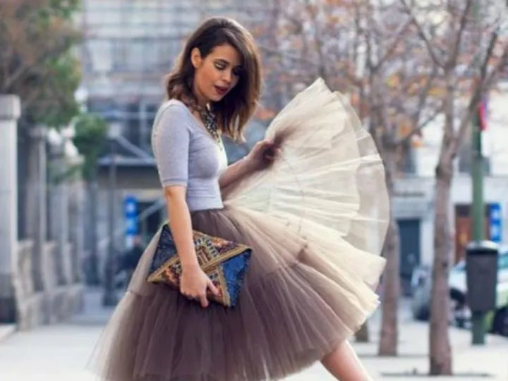 Zdjęcie Faldas con vuelo: Estilo y elegancia para cada ocasión sin esfuerzo