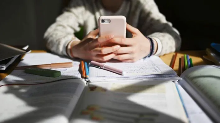Zdjęcie Warum kein Handy im Unterricht? Die schädlichen Folgen für Schüler