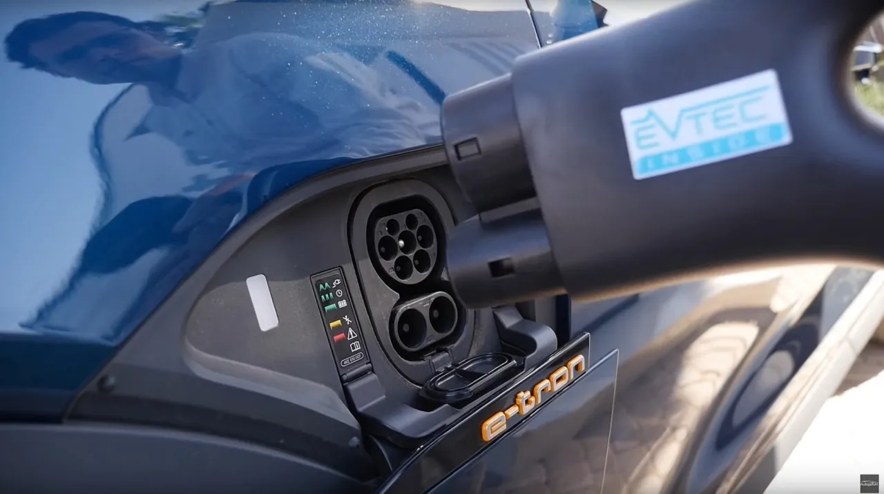 Zdjęcie Ile ładuje się samochód elektryczny? Poznaj czasy ładowania i metody