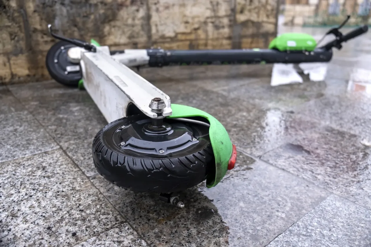 Zdjęcie Czy jazda rowerem elektrycznym w deszczu jest bezpieczna? Porady i zagrożenia