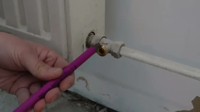 Zdjęcie Jak rozkręcić grzejnik aluminiowy - krok po kroku do łatwego demontażu