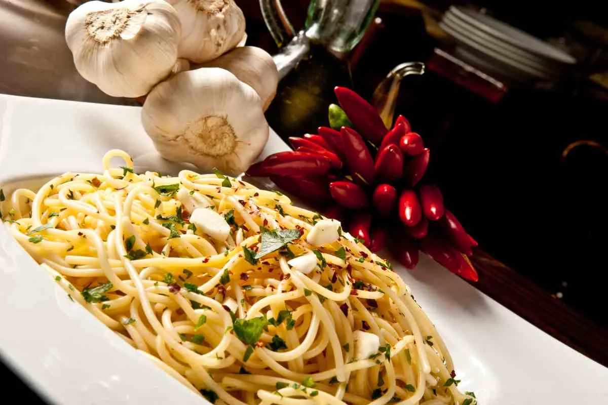 Zdjęcie Prosty przepis na spaghetti di olio, który zachwyci Twoje podniebienie