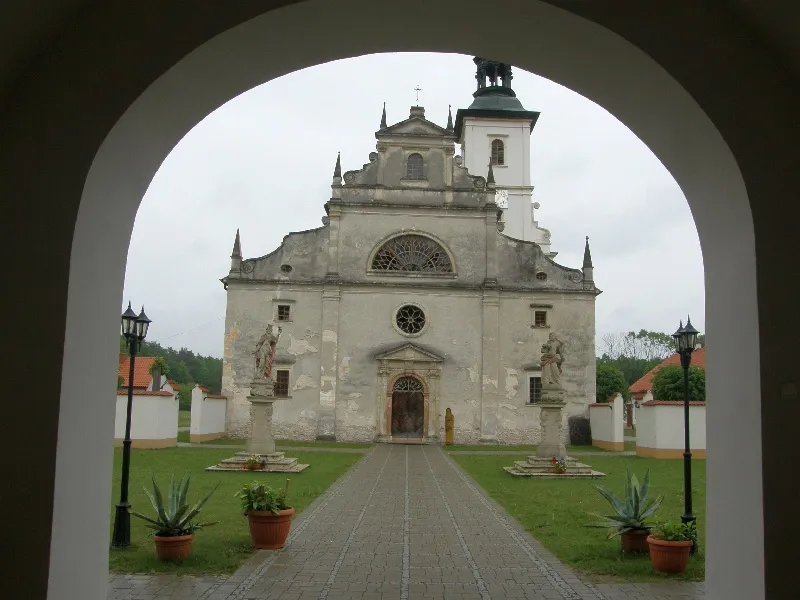 Zdjęcie Sanktuarium w Oborach – historia, znaczenie i praktyczne informacje dla pielgrzymów