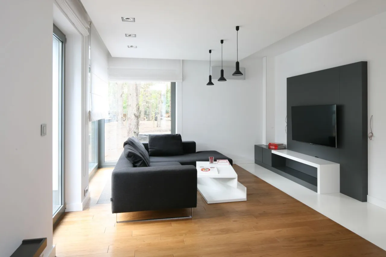 Zdjęcie Jakie dodatki wybrać do biało-czarnego salonu? 10 inspiracji