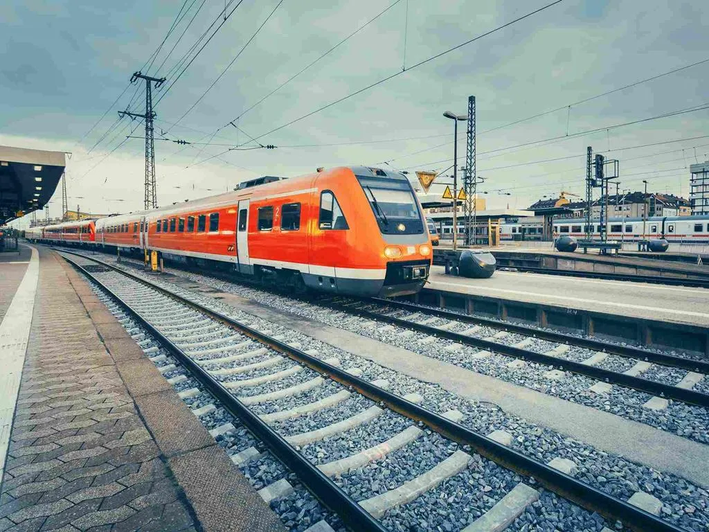 Zdjęcie Jak dojechać do Jastarni pociągiem - szybkie trasy i praktyczne porady