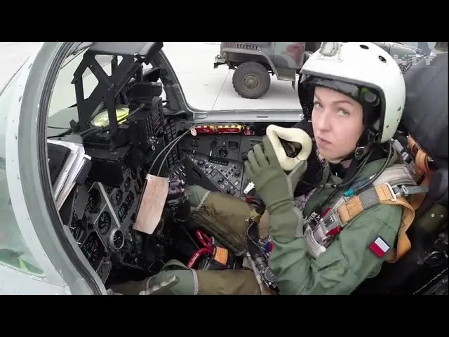 Zdjęcie Zona Hołownia: Jakie ma obowiązki jako pilot myśliwca w wojsku?