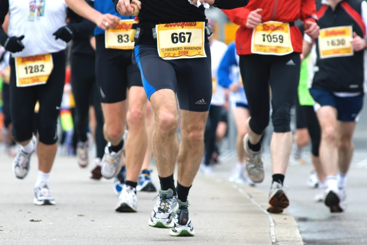 Zdjęcie Jak trenować do maratonu: skuteczne plany i strategie, aby uniknąć kontuzji