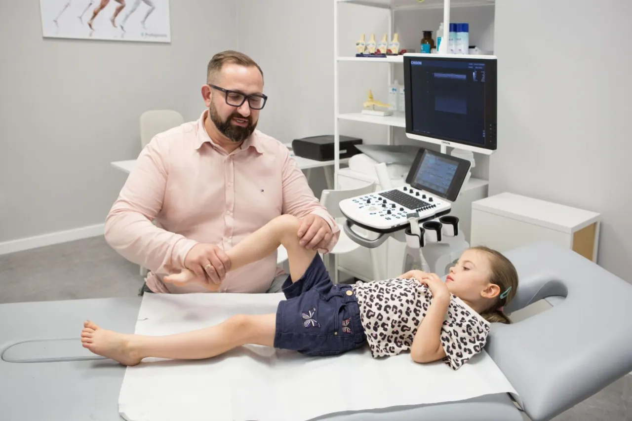 Zdjęcie Fizjoterapeuta czy ortopeda: Który specjalista pomoże w bólu?