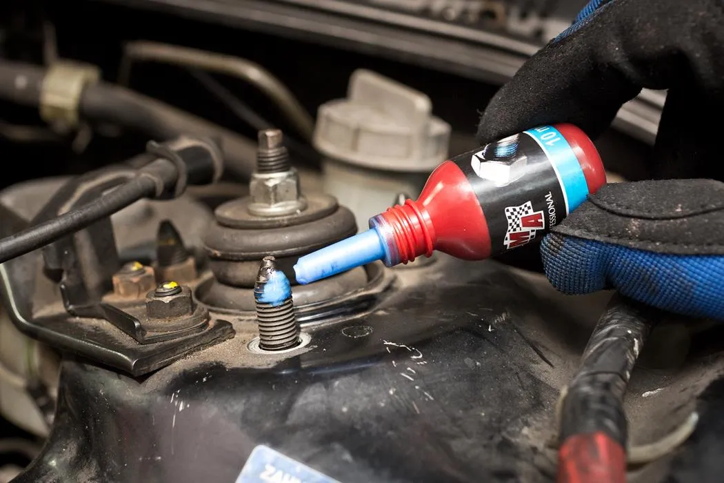 Zdjęcie Jaki klej do benzyny? Sprawdzone rozwiązania na trudne naprawy