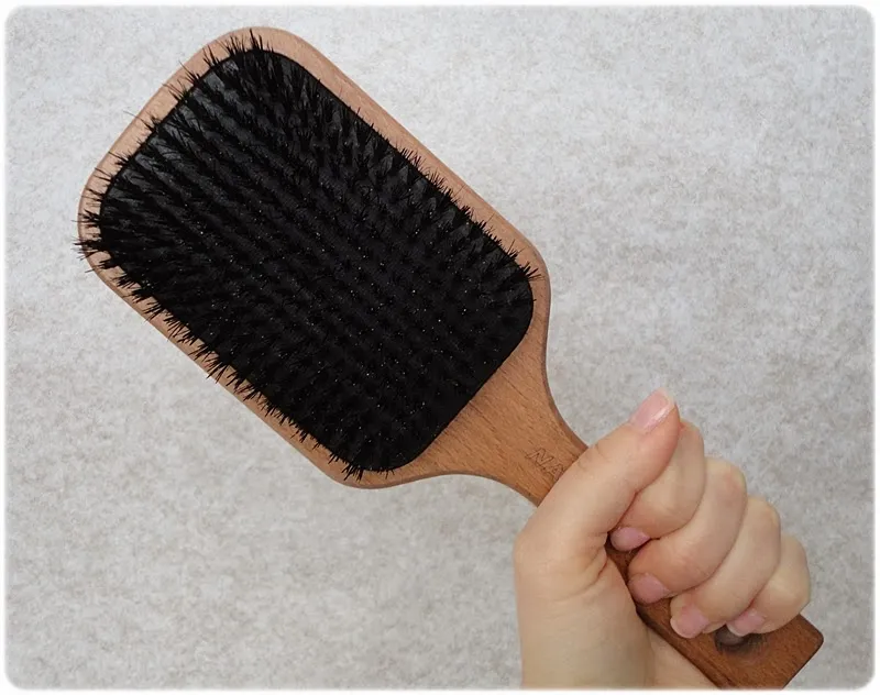 Zdjęcie Jak czyścić szczotkę z włosia dzika, aby uniknąć jej zniszczenia