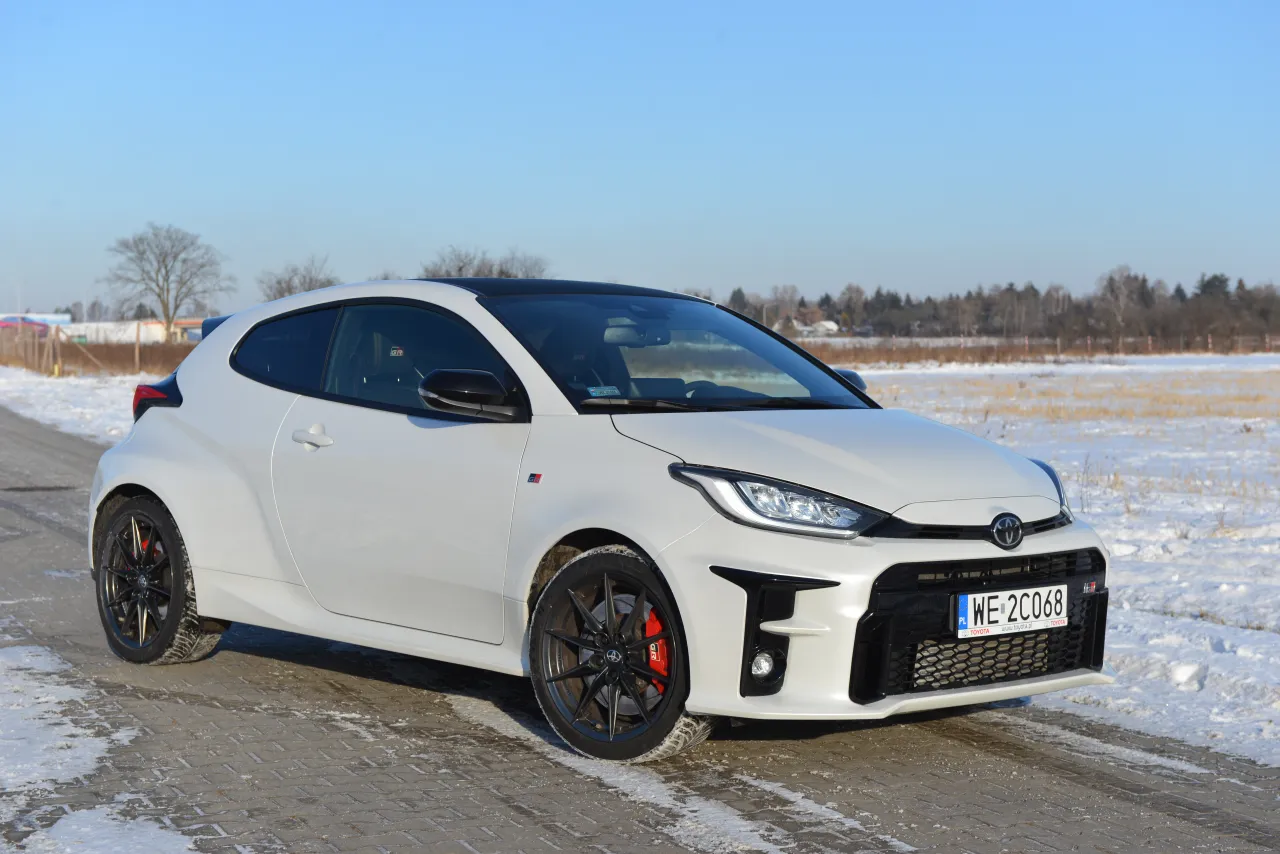 Zdjęcie Toyota Yaris GR ile koni: Jak zawieszenie Koni poprawia osiągi?