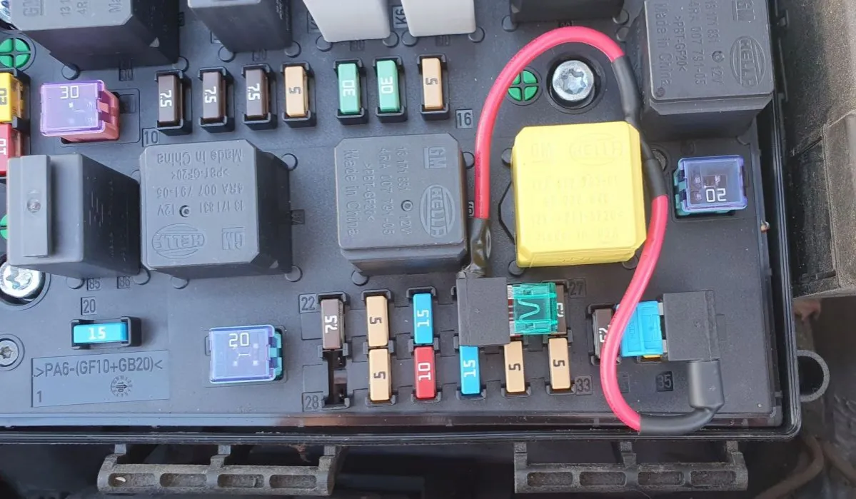 Zdjęcie Gdzie są bezpieczniki audi a3 8p i jak uniknąć problemów elektrycznych