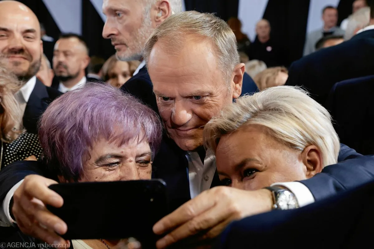 Zdjęcie Kogo popiera Tusk? Zaskakujące wsparcie w polityce PO