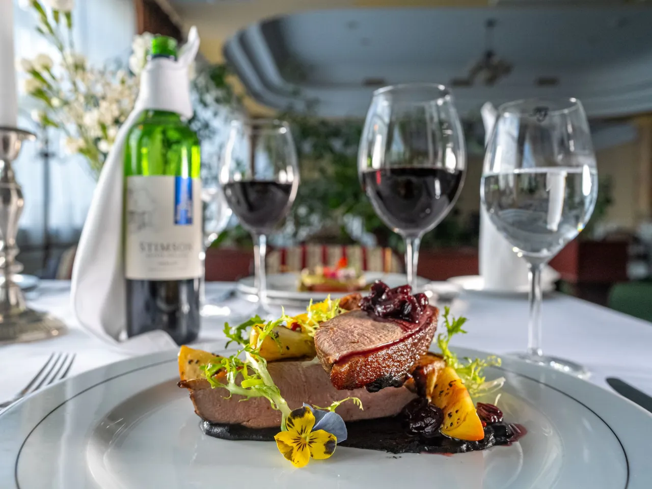 Zdjęcie Ile kosztuje obiad w hotelu Gołębiewskim? Ceny, które Cię zaskoczą