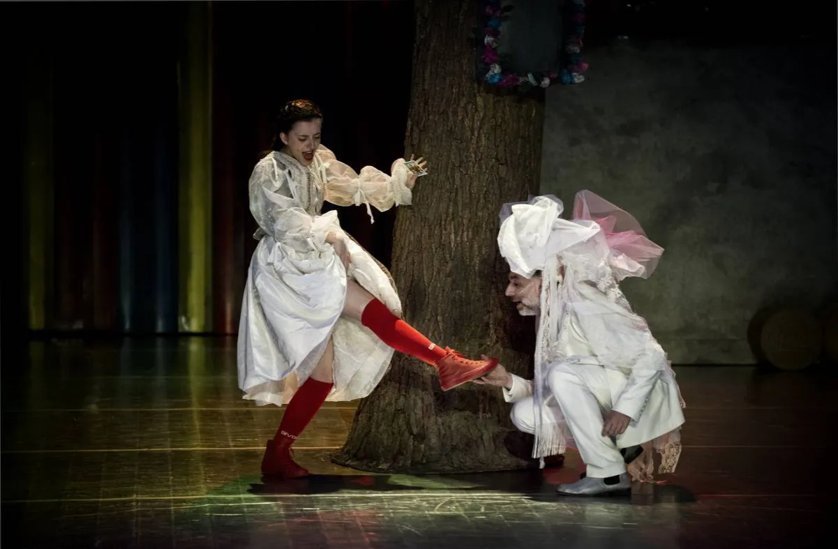 Zdjęcie Wesele w Starym Teatrze: Kluczowe informacje o spektaklu i obsadzie