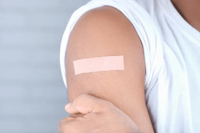 Zdjęcie Jak bezboleśnie odkleić plaster u dziecka i uniknąć bólu?