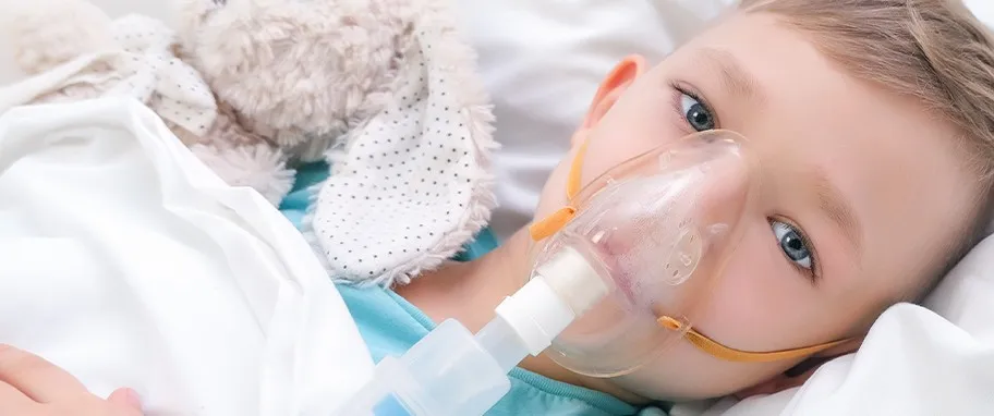 Zdjęcie Kiedy hospitalizować dziecko z zapaleniem oskrzeli? Objawy i porady