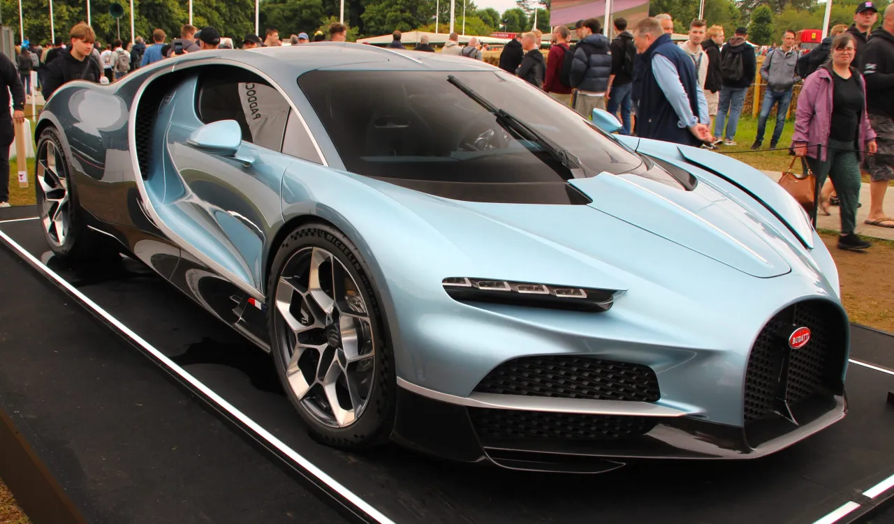 Zdjęcie Jak wygląda znaczek Bugatti? Odkryj jego wyjątkowy design i znaczenie