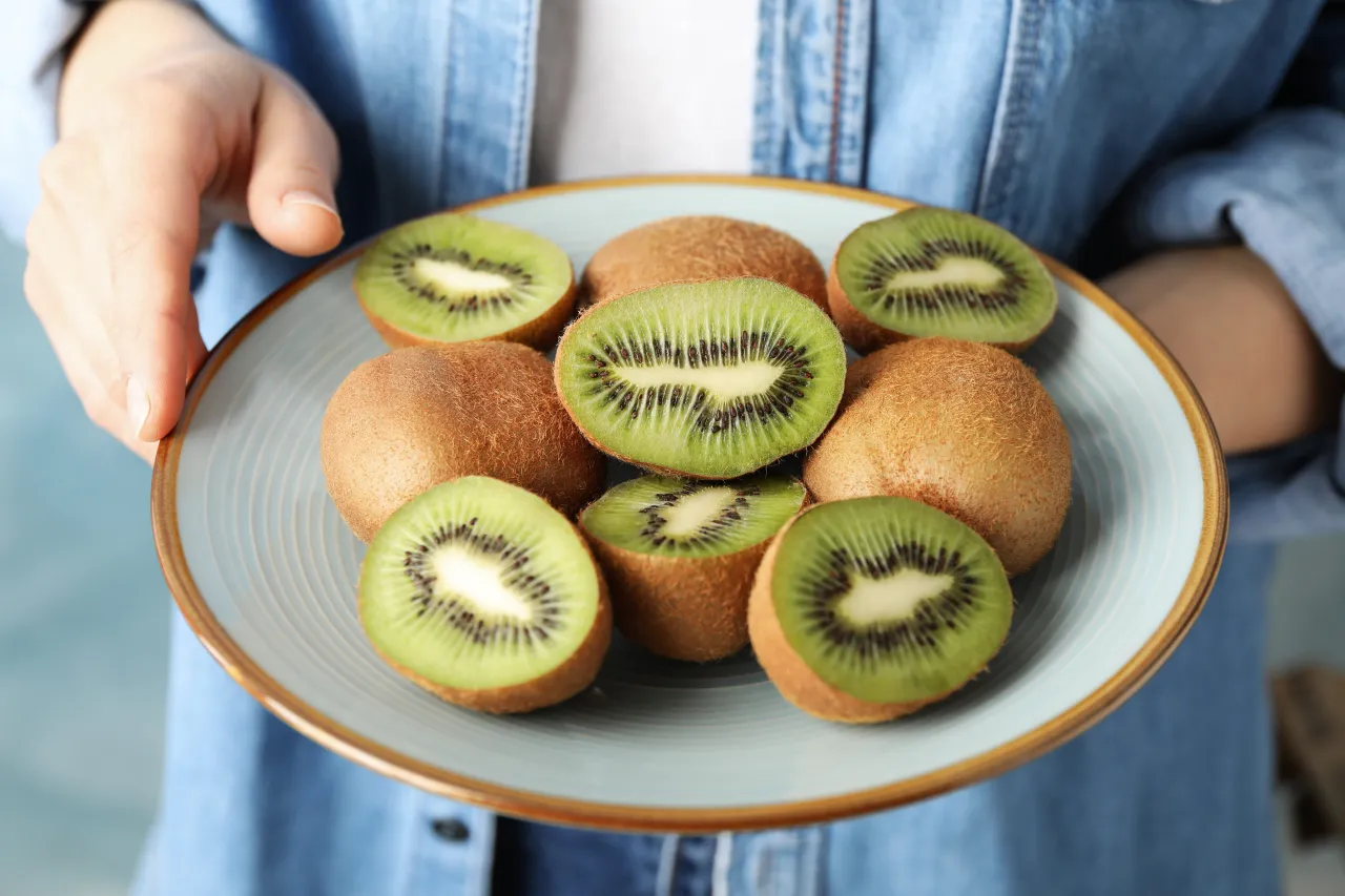 Zdjęcie Czy kiwi ma niski indeks glikemiczny? Wpływ na cukier i dieta dla diabetyków