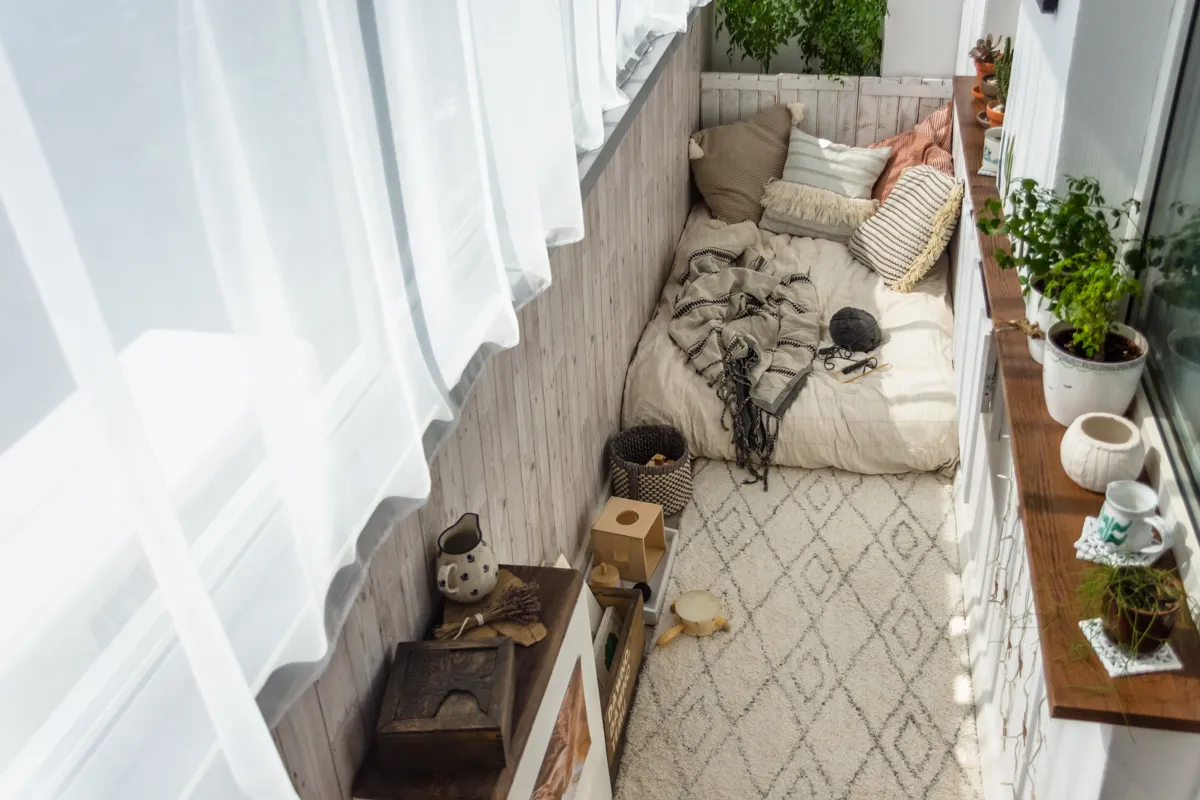 Zdjęcie Jak urządzić mały balkon, aby stał się idealnym miejscem relaksu?