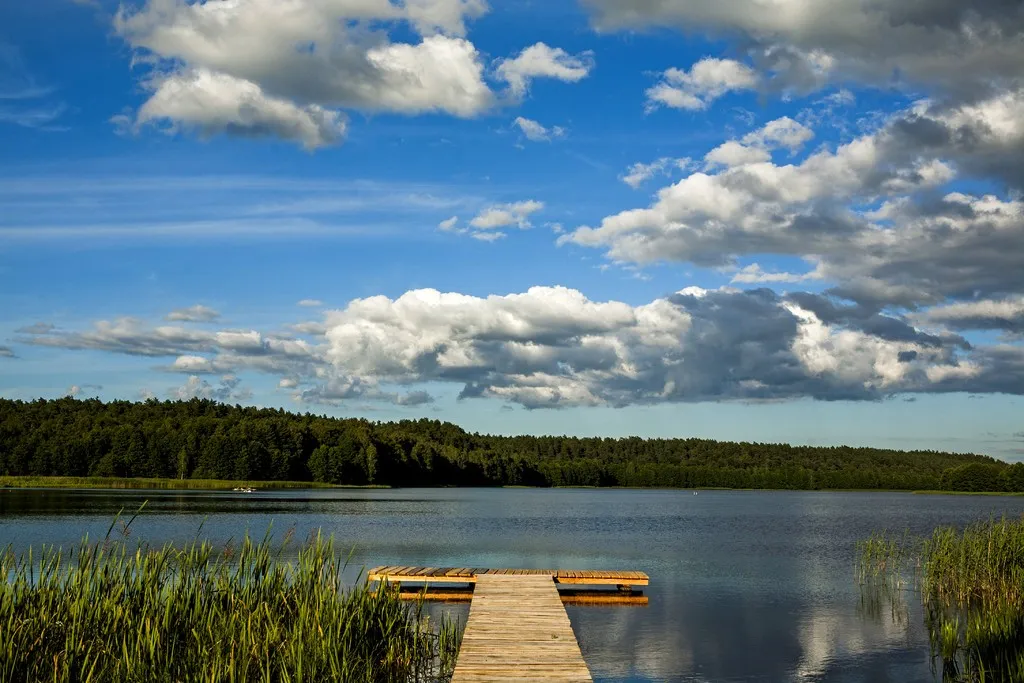 Zdjęcie Schodno: Odkryj piękno jeziora i tajemnice osady kaszubskiej
